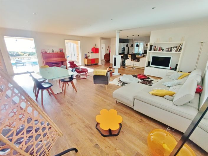 Image No.2-5 Bed House for sale