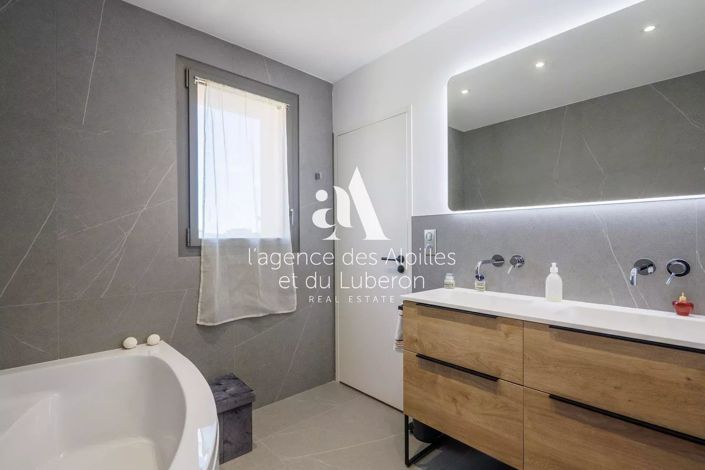 Image No.18-4 Bed House for sale