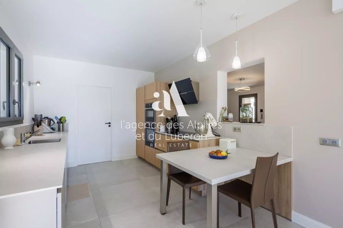 Image No.7-4 Bed House for sale