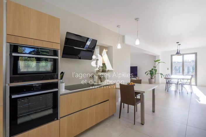 Image No.8-4 Bed House for sale