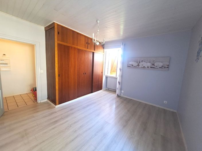 Image No.7-5 Bed House for sale