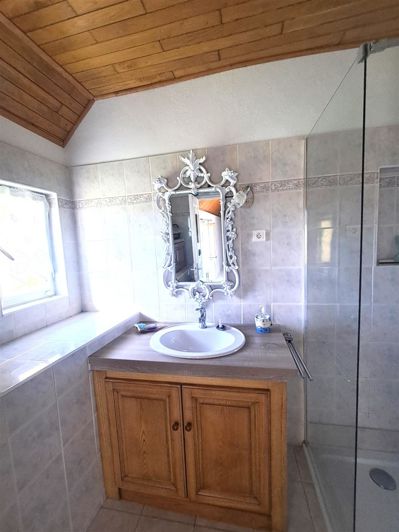 Image No.9-5 Bed House for sale