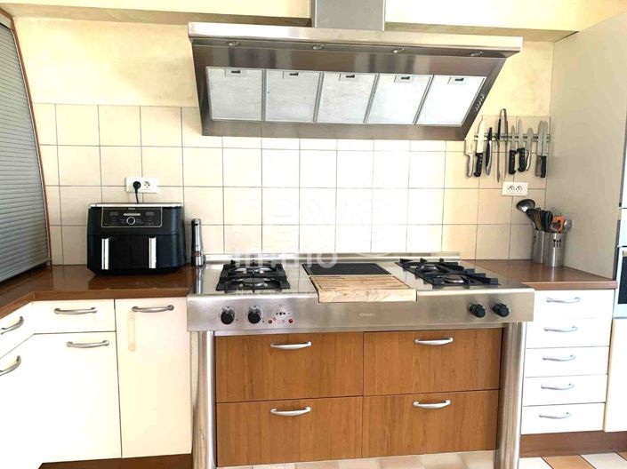 Image No.9-4 Bed House for sale