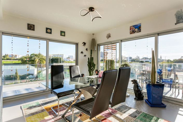 Image No.10-3 Bed Apartment for sale