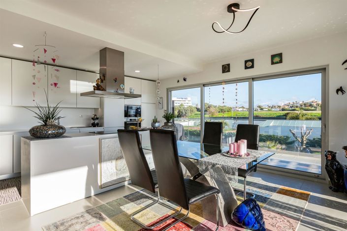 Image No.9-3 Bed Apartment for sale