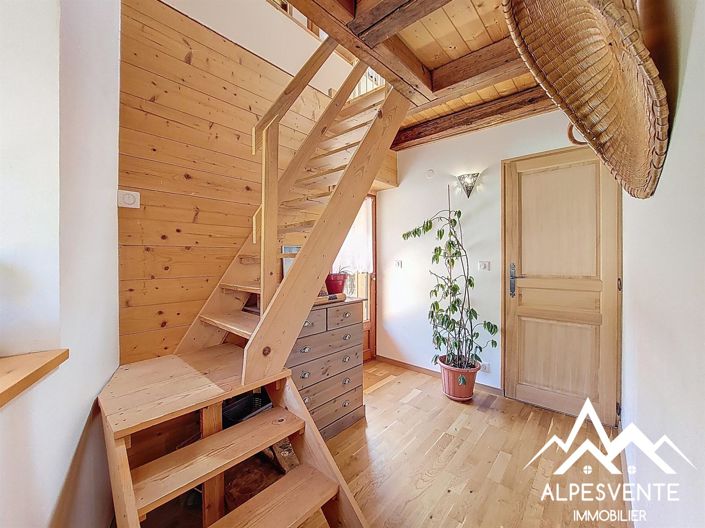 Image No.10-3 Bed House for sale