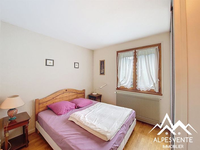 Image No.12-7 Bed House for sale