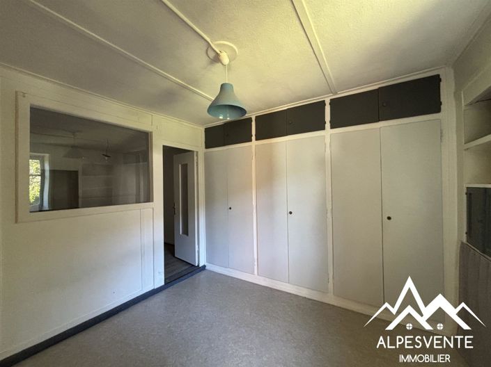 Image No.10-3 Bed House for sale