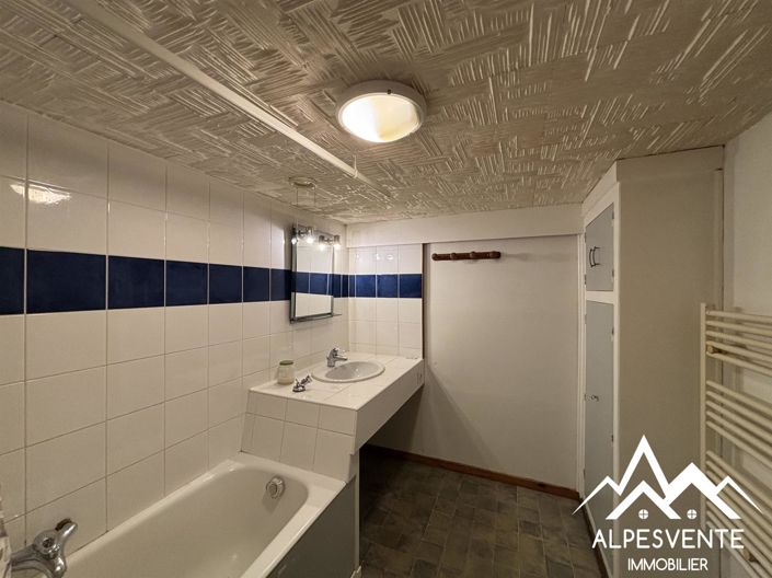 Image No.11-3 Bed House for sale