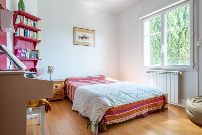 Image No.14-5 Bed House for sale