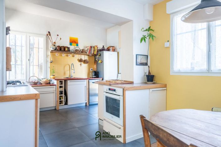 Image No.9-5 Bed House for sale