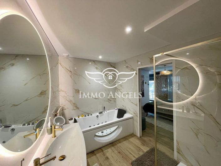 Image No.6-3 Bed Property for sale