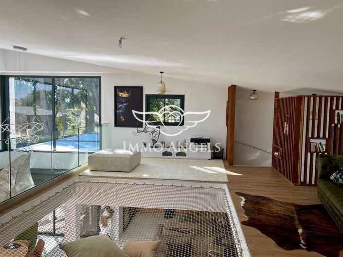 Image No.8-3 Bed Property for sale