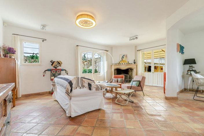 Image No.3-3 Bed House for sale