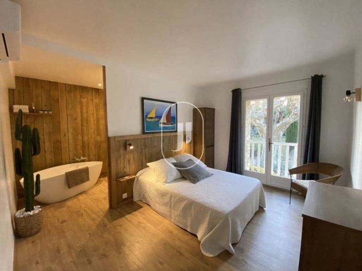 Image No.8-7 Bed House for sale