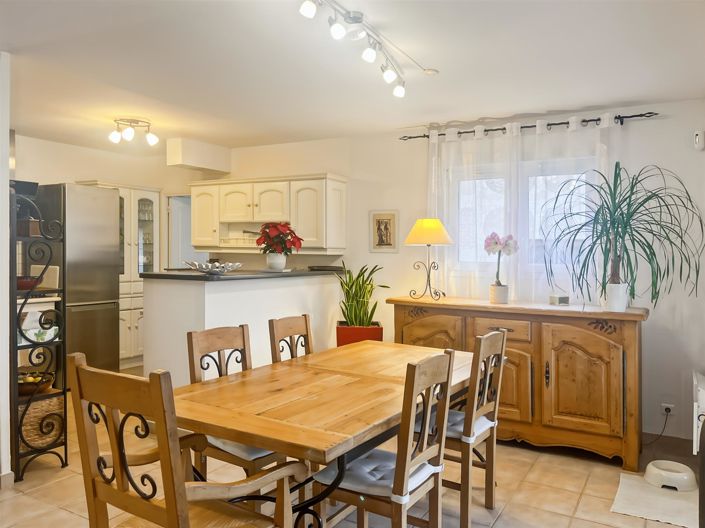 Image No.12-4 Bed House for sale