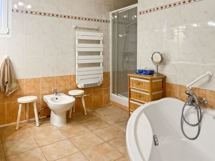 Image No.20-4 Bed House for sale