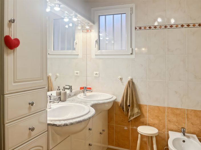 Image No.21-4 Bed House for sale