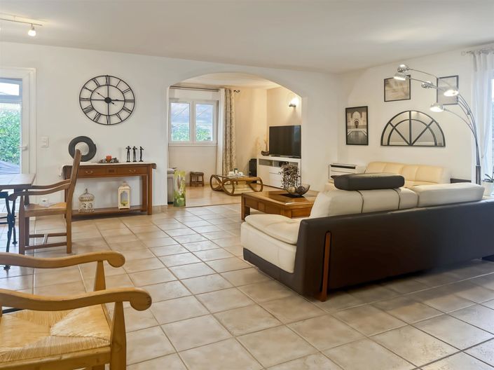 Image No.6-4 Bed House for sale