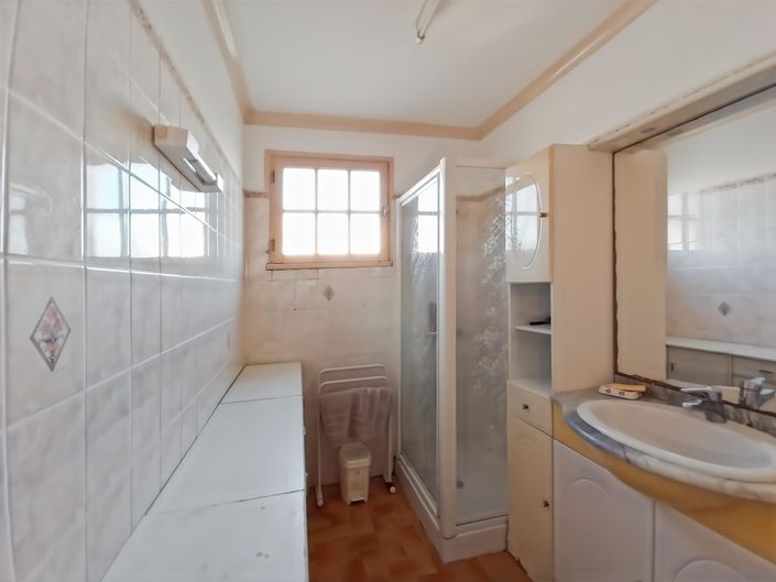 Image No.11-2 Bed House for sale