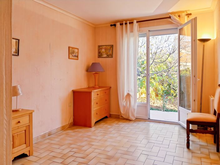 Image No.12-2 Bed House for sale