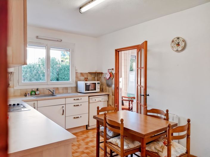 Image No.8-2 Bed House for sale