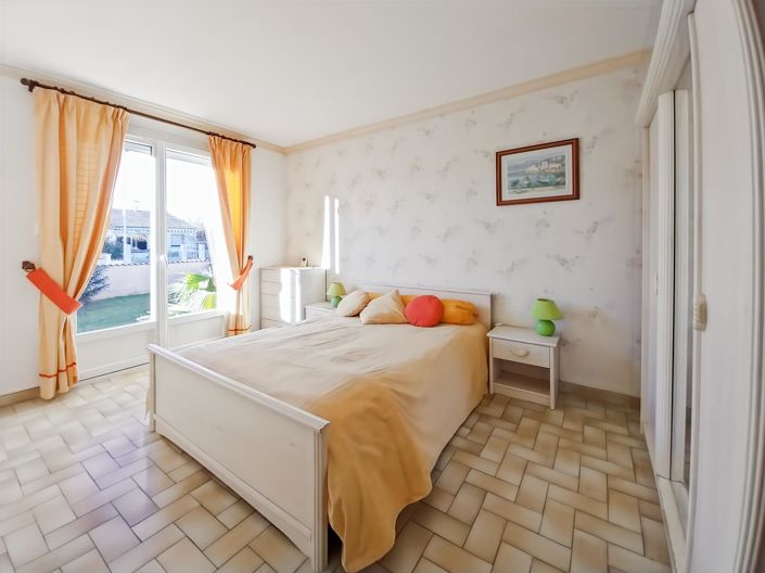 Image No.9-2 Bed House for sale