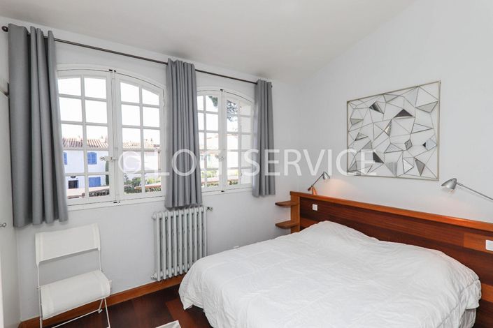 Image No.4-2 Bed House for sale