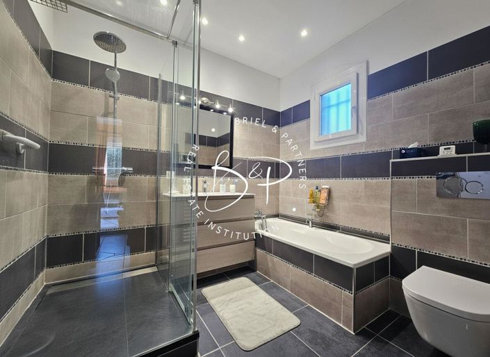 Image No.17-4 Bed House for sale