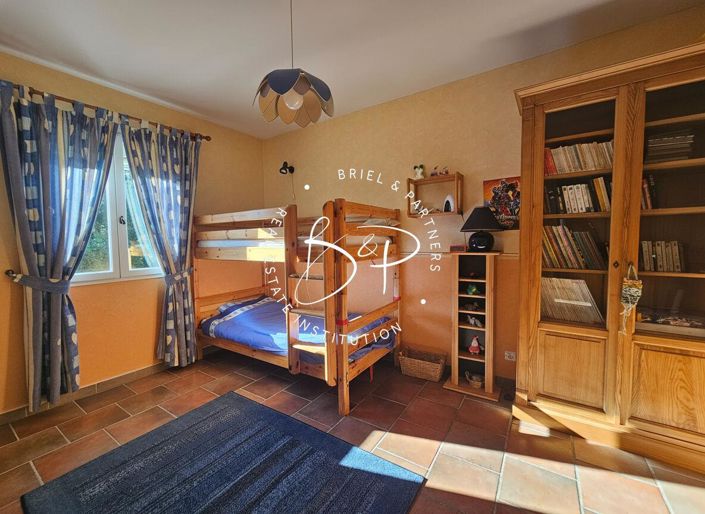 Image No.18-4 Bed House for sale