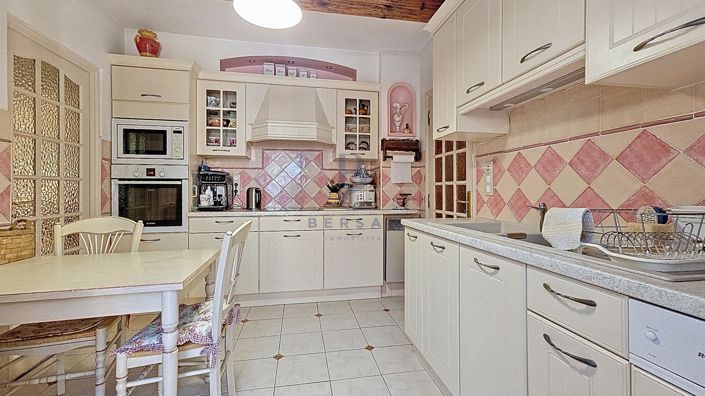 Image No.8-2 Bed House for sale