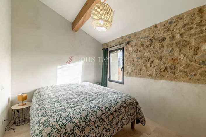 Image No.17-5 Bed House for sale