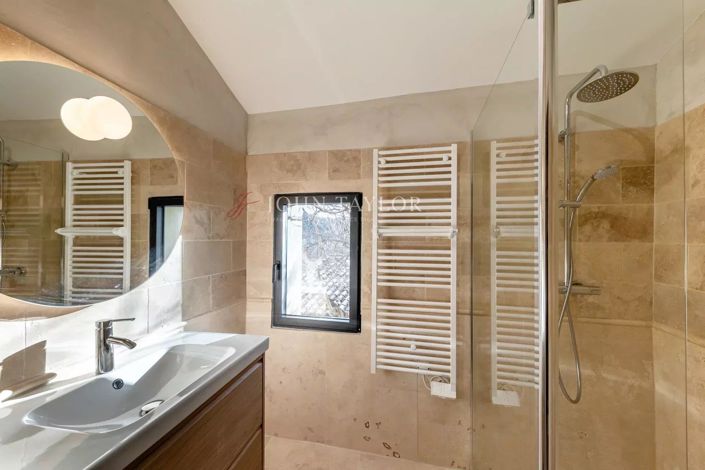 Image No.18-5 Bed House for sale