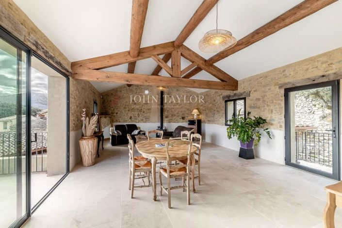 Image No.7-5 Bed House for sale