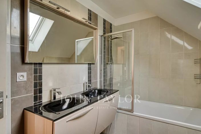 Image No.30-5 Bed House for sale