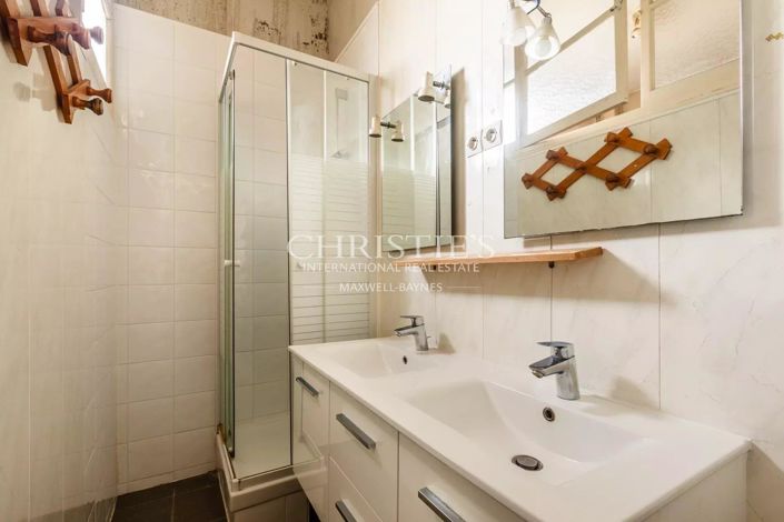 Image No.25-5 Bed House for sale