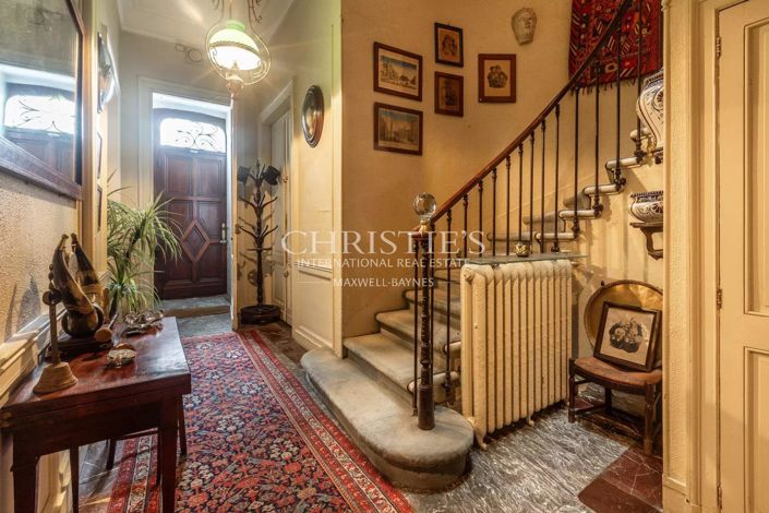 Image No.7-5 Bed House for sale