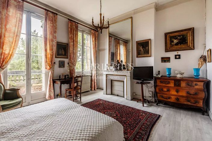 Image No.8-5 Bed House for sale