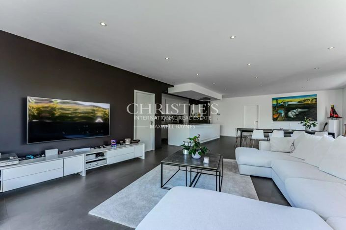 Image No.2-4 Bed House for sale