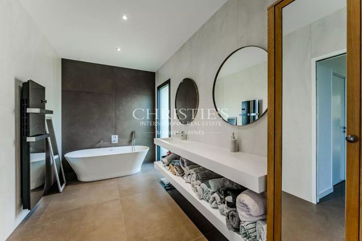 Image No.9-4 Bed House for sale