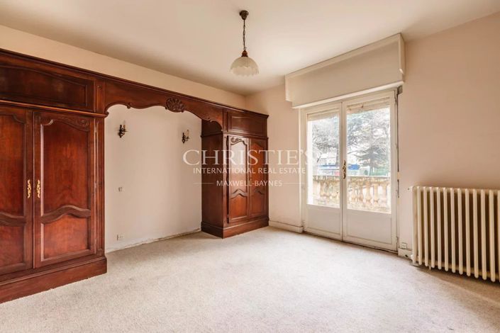 Image No.3-5 Bed House for sale