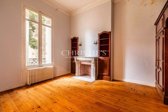 Image No.6-5 Bed House for sale