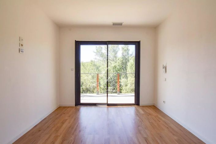 Image No.13-3 Bed House for sale