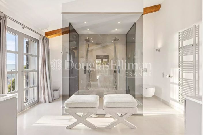 Image No.10-5 Bed House for sale