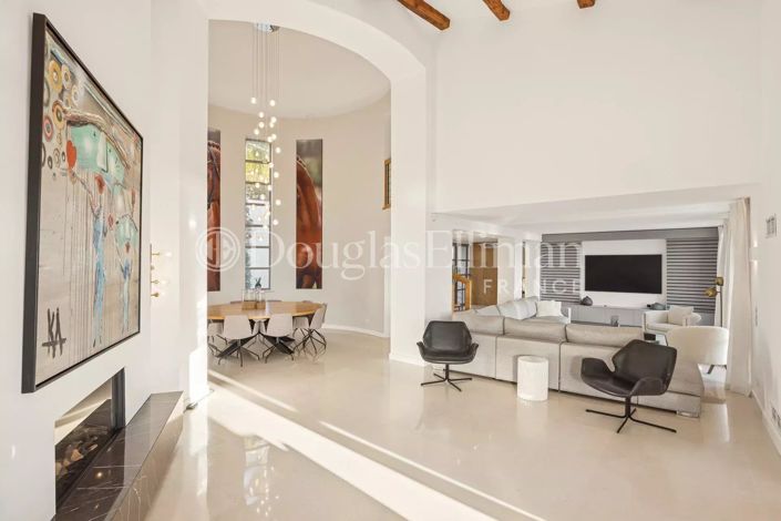 Image No.6-5 Bed House for sale