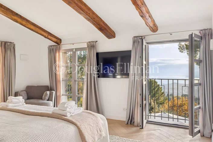 Image No.8-5 Bed House for sale