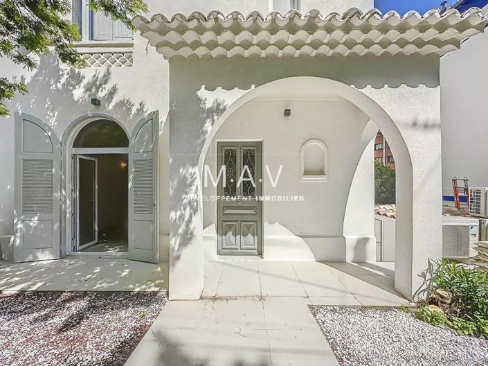 Image No.18-5 Bed House for sale