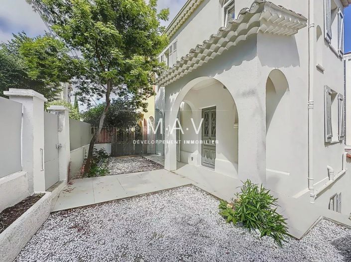 Image No.2-5 Bed House for sale