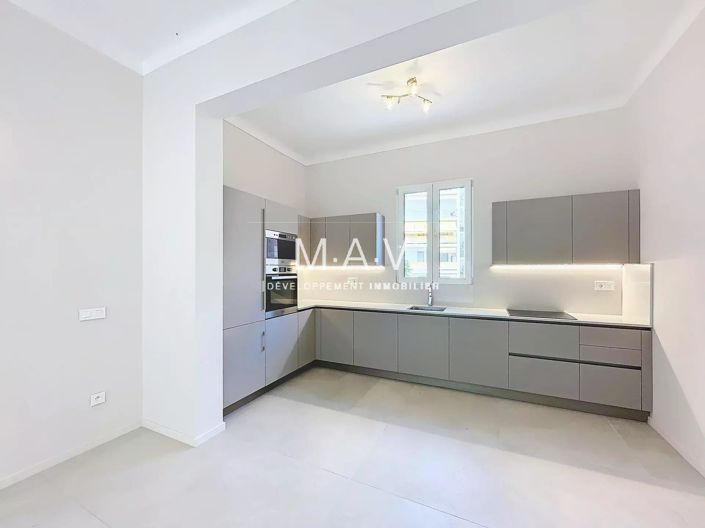 Image No.5-5 Bed House for sale