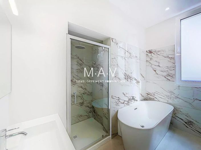 Image No.7-5 Bed House for sale